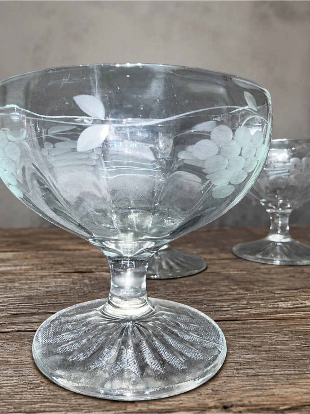 Set of 4 Vintage Etched Grape Sherbet Dessert Cups Footed Glass Bowls 4½”
